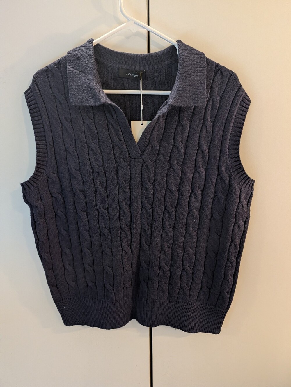 Dokotoo Woman's Large Navy Cable-Knit Sleeveless Sweater Vest NWT